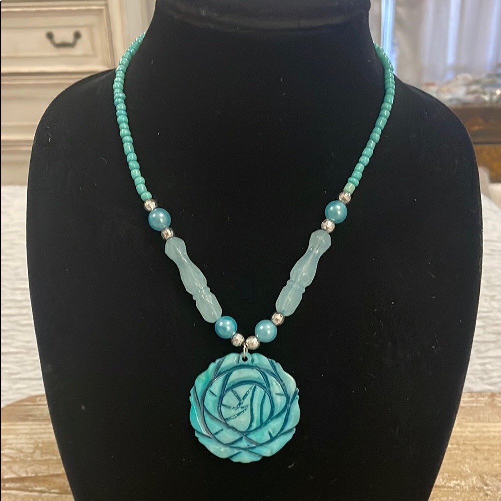Vintage Southwestern Faux Turquoise Blue Carved Flower Pendant Beaded Necklace